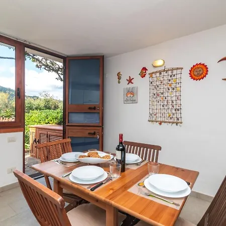 Casa Ibiscus Feriehus Marinella (Sardinia)